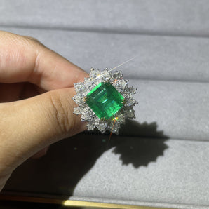 Customized Emerald Jewelry Ring